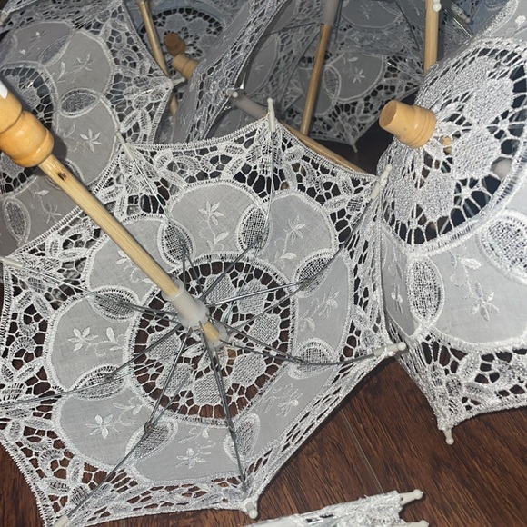 13 Mini Parasol Battenberg crocheted umbrellas 11” - Decorations/Props wedding - Picture 14 of 15